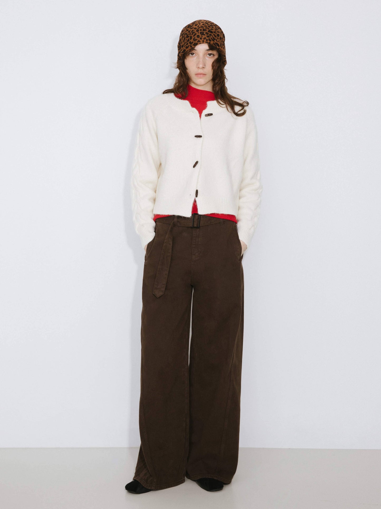 Crew Neck Short Knit Cardigan : DarkRed / UN