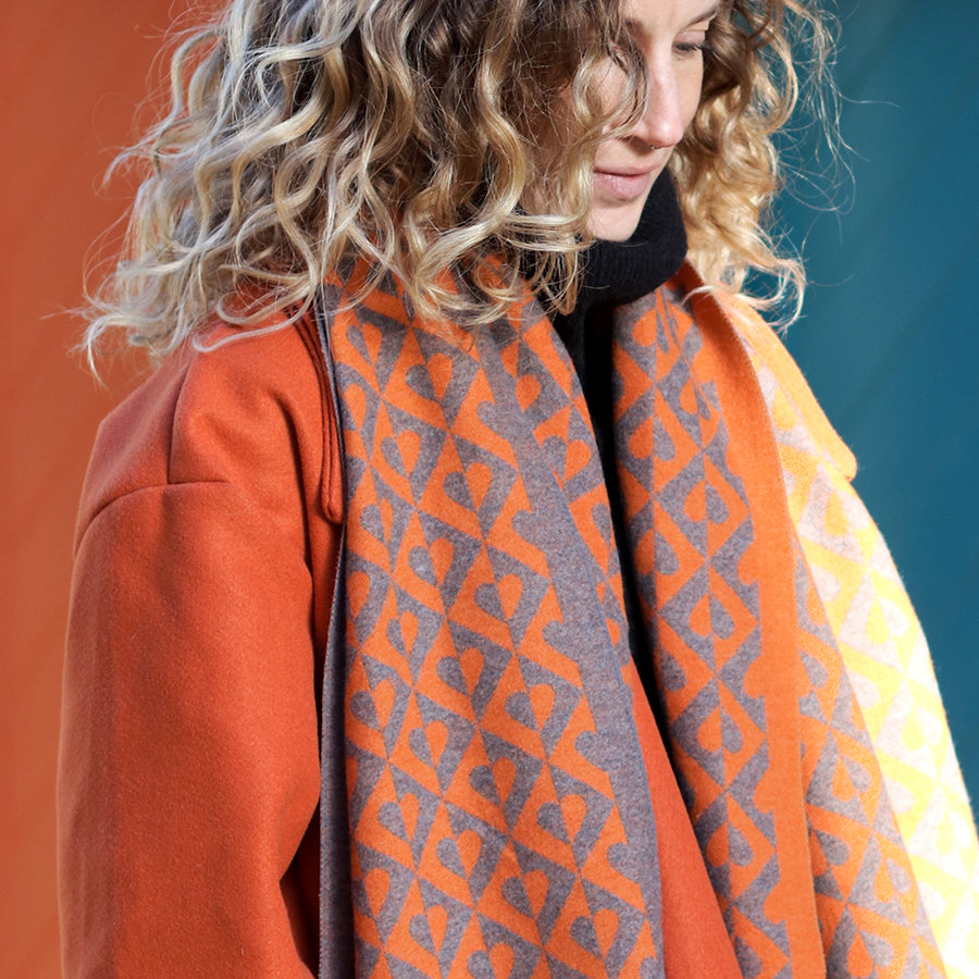 BURNT ORANGE GEOMETRIC HEART PATTERNED FRINGED SCARF