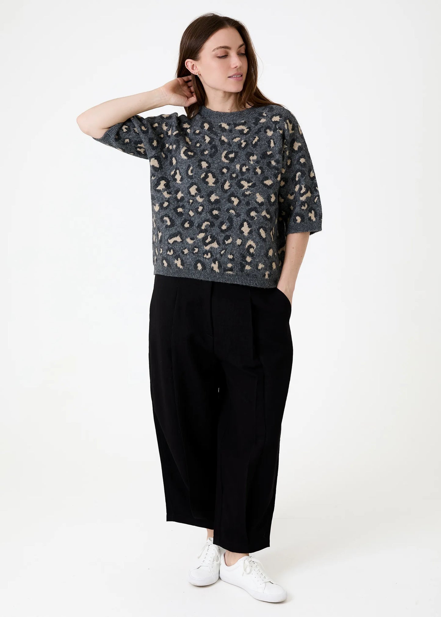 JACQUARD LEOPARD PRINT JUMPER GREY