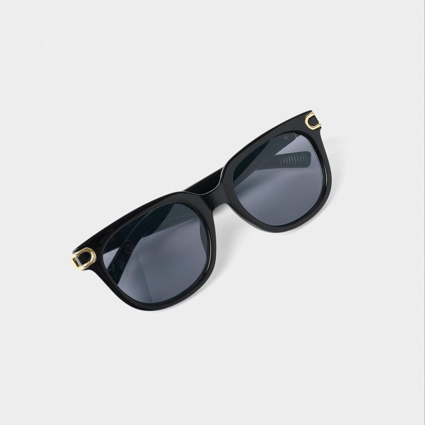 MANHATTAN SUNGLASSES | Black | 4.5cm x 15cm x 13.9cm