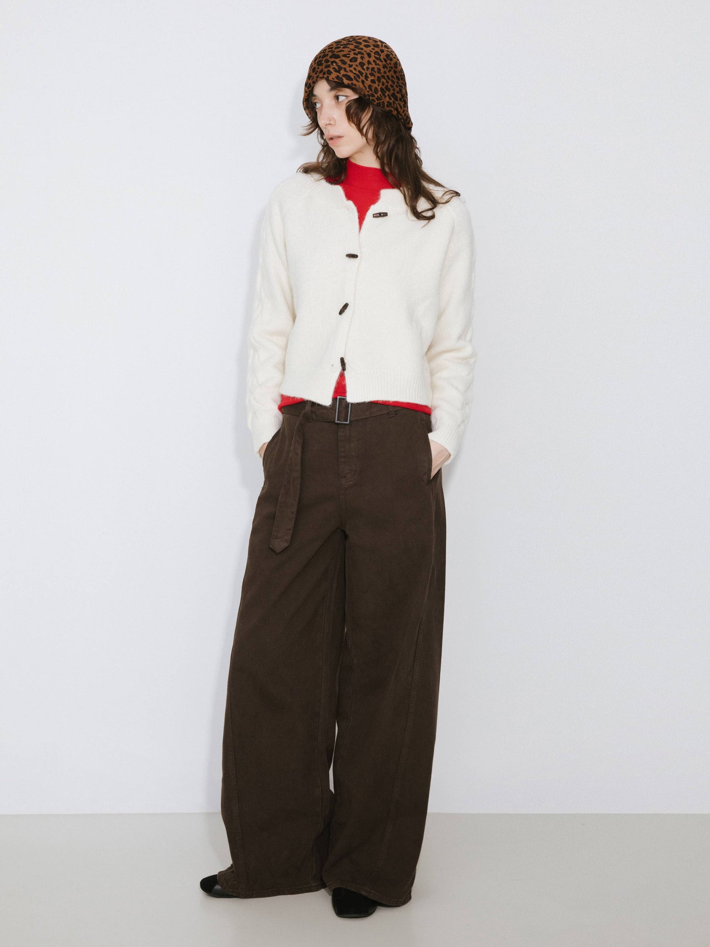 Crew Neck Short Knit Cardigan : DarkRed / UN