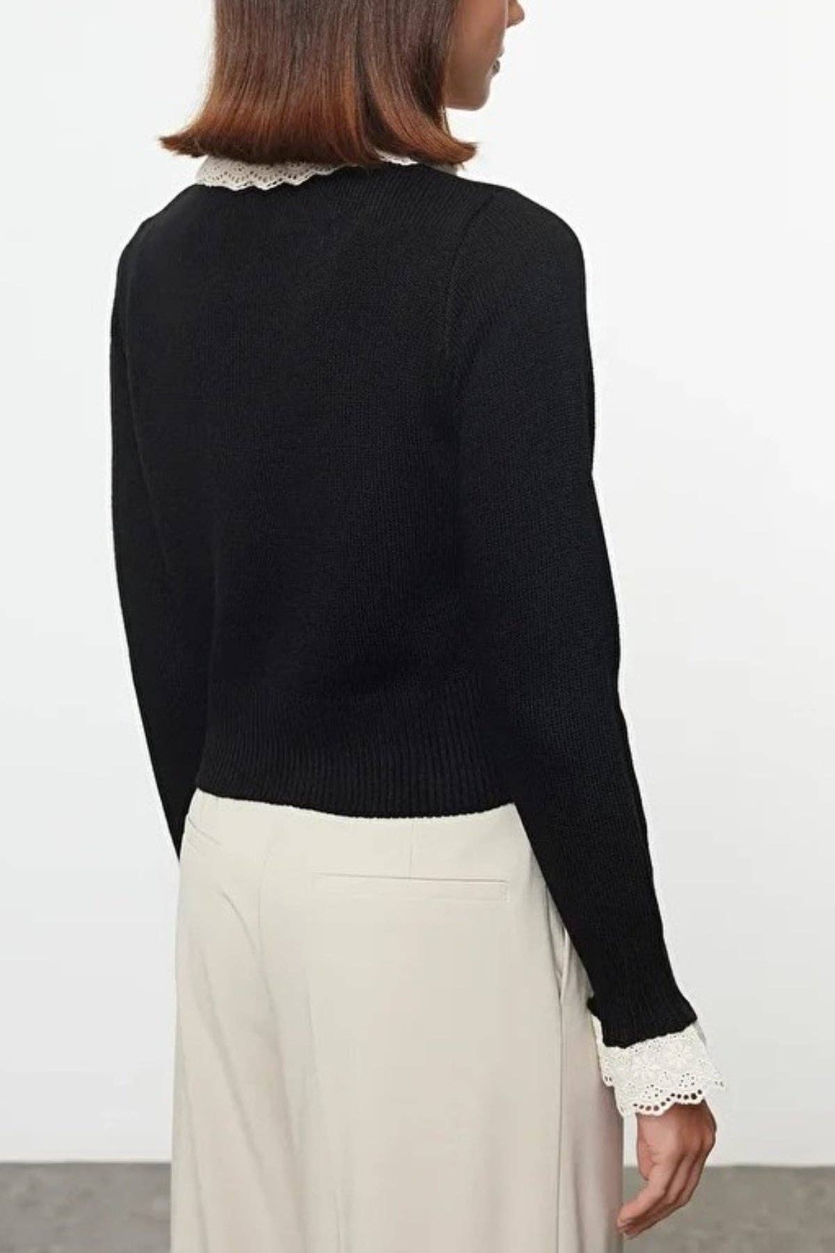 Lace Garnished Ribbon/Bow Detailed Knit Crop Cardigan: Black / L
