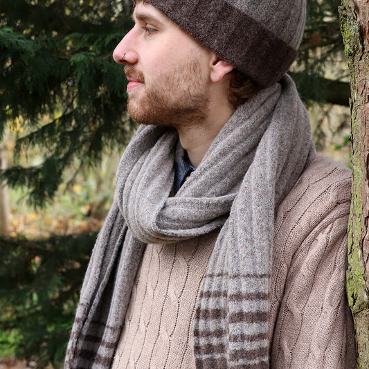 Beige gradient stripe knit scarf