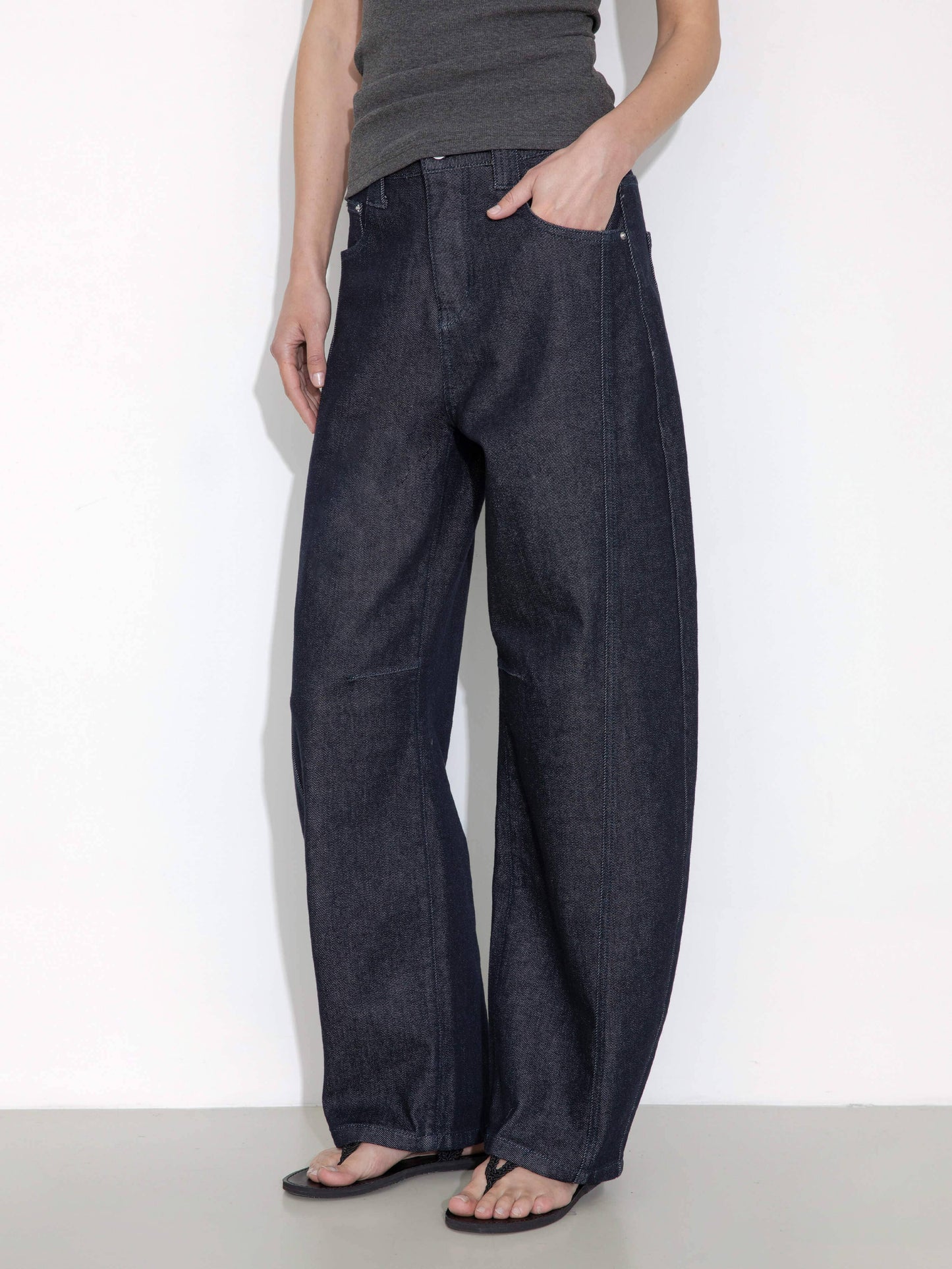 Panelled Loose-Fit Wide-Leg Tapered Jeans: Navy / L