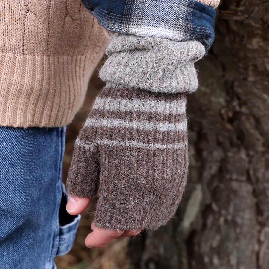 Beige gradient stripe knit scarf
