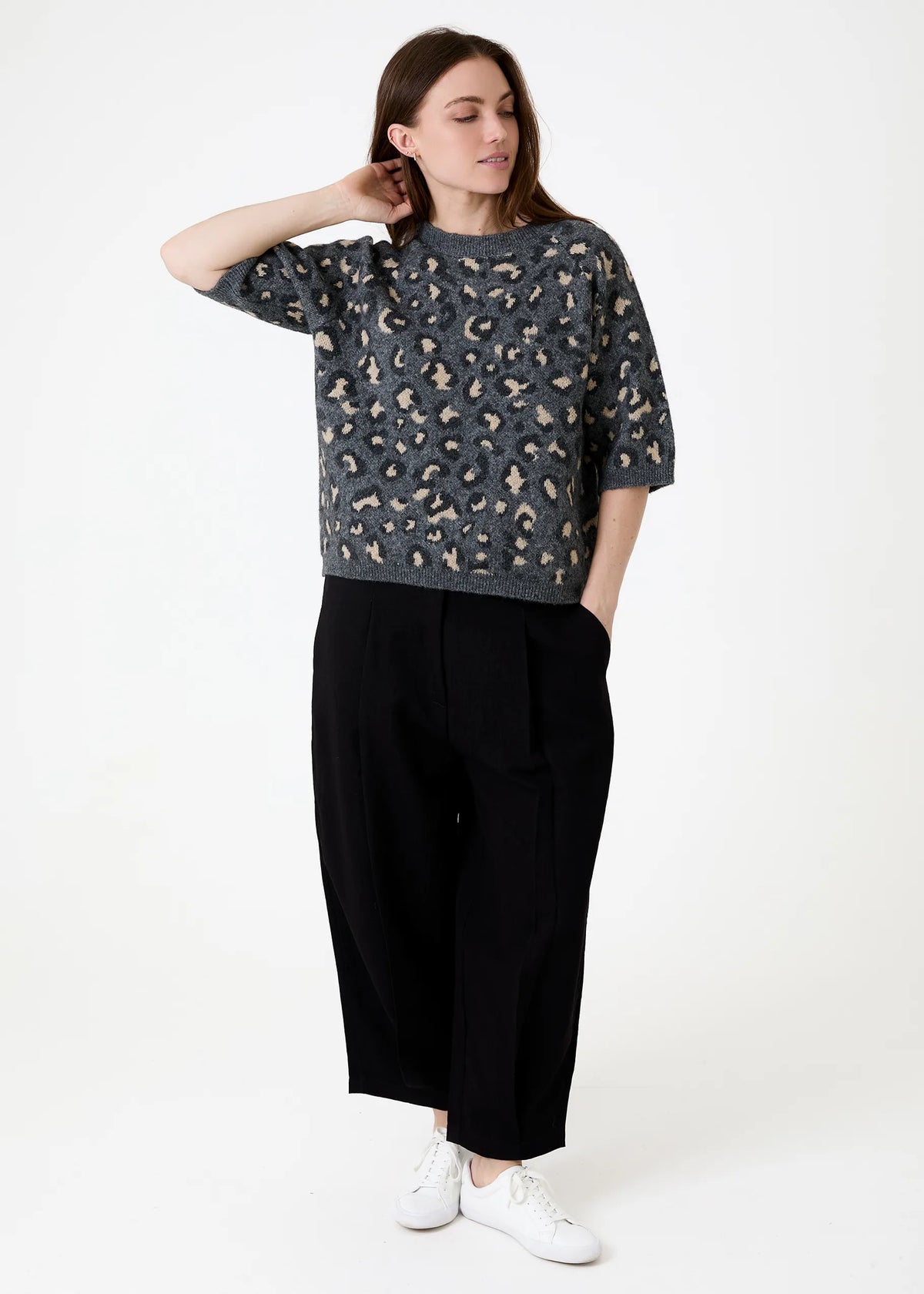 JACQUARD LEOPARD PRINT JUMPER GREY