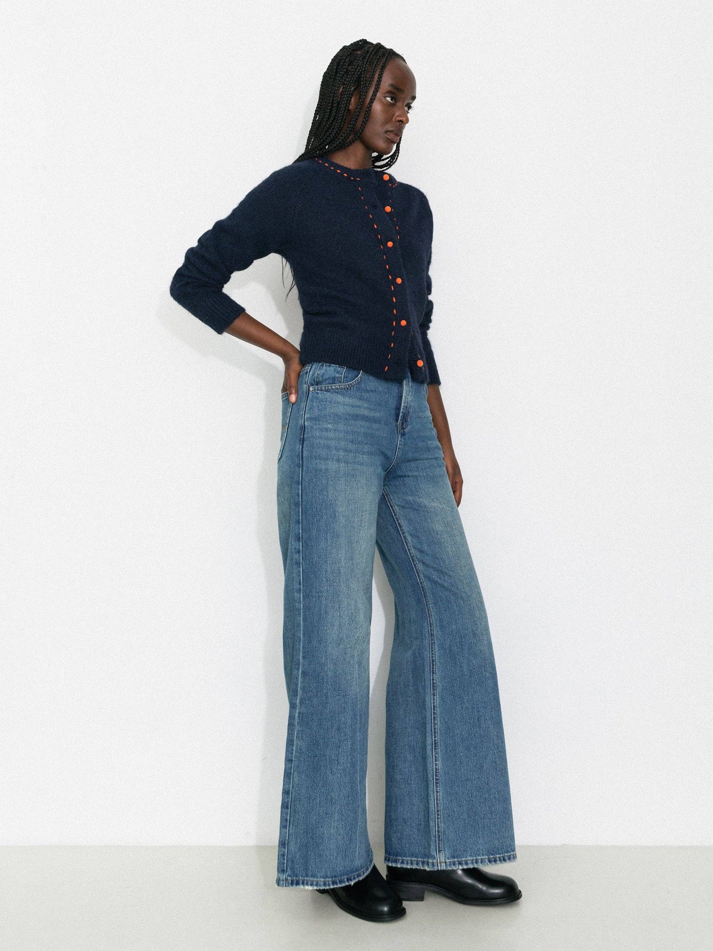 Wool-Blend Contrast Ribbed Cuff Cardigan: Navy / UN