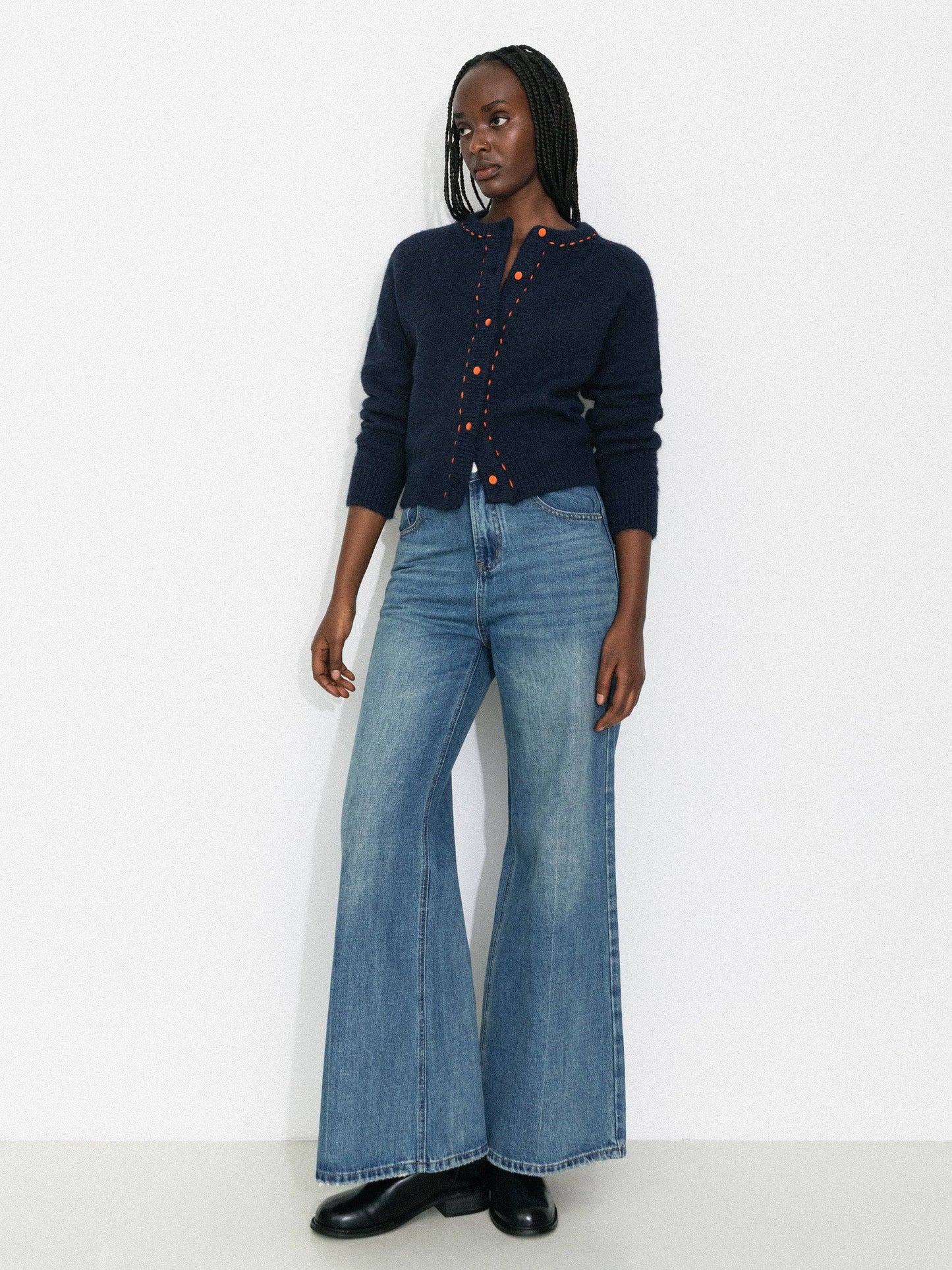 Wool-Blend Contrast Ribbed Cuff Cardigan: Navy / UN