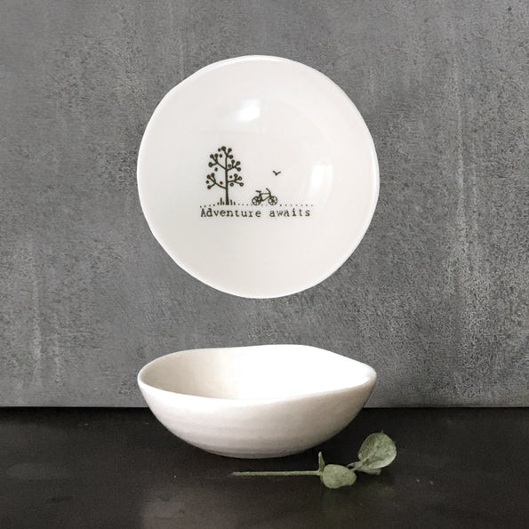Smalll wobbly bowl - Adventure awaits